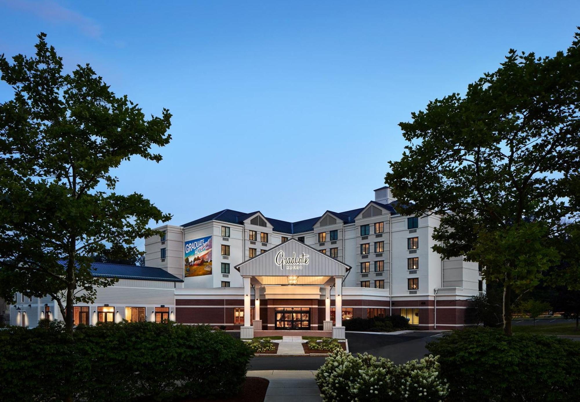 Graduate By Hilton Storrs Hotel Exterior photo